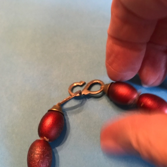 HAND PAINTED COPPERY RED LIGHTWEIGHT NECKLACE - Picture 6 of 15